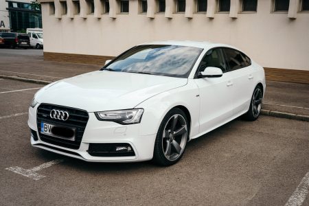 Audi S5 destinat vânzării. Servicii foto pentru anunțuri auto, dealeri și proprietari particulari.