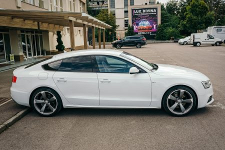 Audi S5 destinat vânzării. Servicii foto pentru anunțuri auto, dealeri și proprietari particulari.