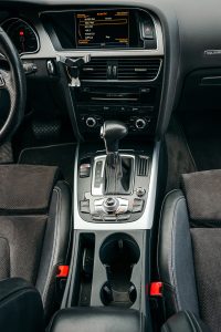 Audi S5 destinat vânzării. Servicii foto pentru anunțuri auto, dealeri și proprietari particulari.