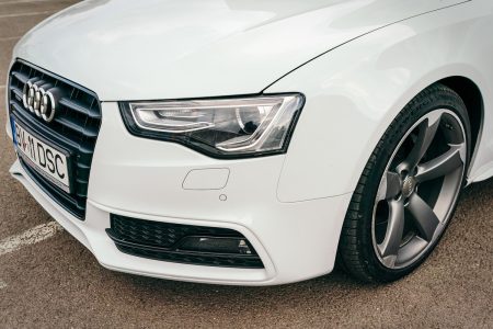 Audi S5 destinat vânzării. Servicii foto pentru anunțuri auto, dealeri și proprietari particulari.