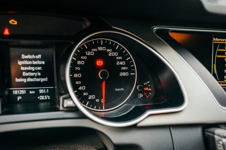 Audi S5 destinat vânzării. Servicii foto pentru anunțuri auto, dealeri și proprietari particulari.