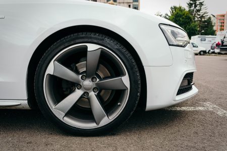 Audi S5 destinat vânzării. Servicii foto pentru anunțuri auto, dealeri și proprietari particulari.