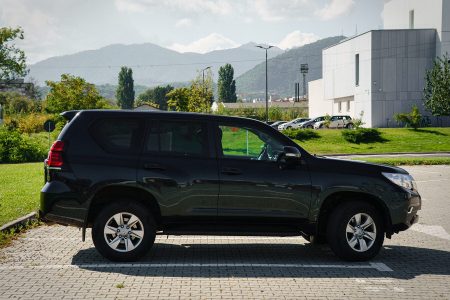 Land Cruiser destinat vânzării. Servicii foto pentru anunțuri auto, dealeri și proprietari particulari.