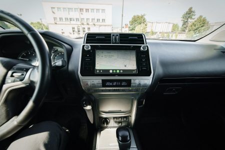 Land Cruiser destinat vânzării. Servicii foto pentru anunțuri auto, dealeri și proprietari particulari.