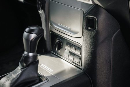 Land Cruiser destinat vânzării. Servicii foto pentru anunțuri auto, dealeri și proprietari particulari.